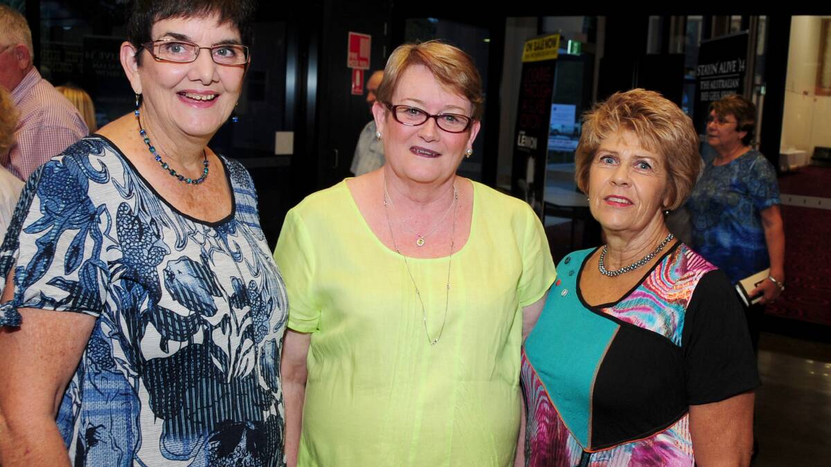 THE SEARCHERS: Margaret Sheridan, Rhonda Holding and Jennifer Wykes from Geurie. Photo: LOUISE DONGES. 