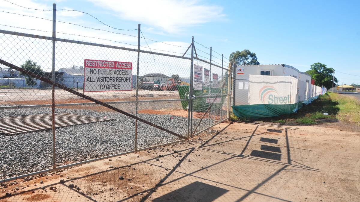 The first signs of the transformation of land in Talbragar Street to turn it into a $4.25 million ALDI store have appeared. 
