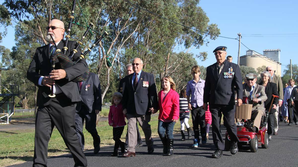 Anzac Day services in Wellington and Geurie. Photo: WELLINGTON TIMES