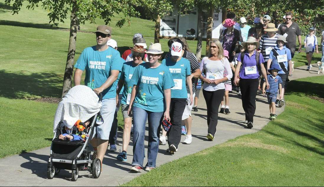 BATHURST: Melanoma March participants begin their walk around the banks of the Macquarie River. Photo CHRIS SEABROOK 032314cmel5