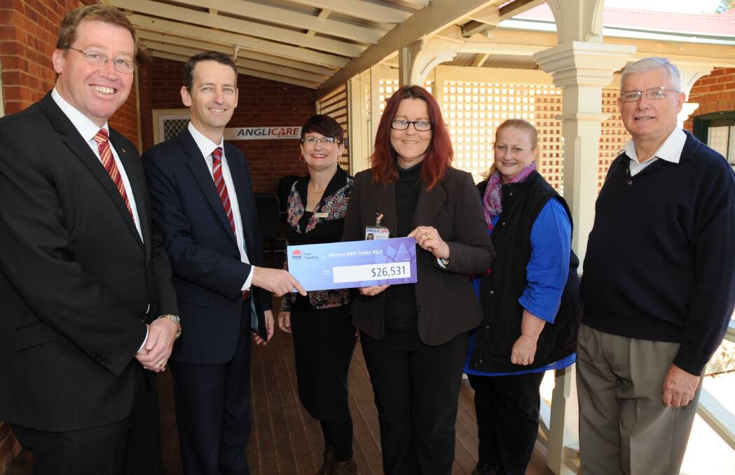 Dubbo MP Troy Grant, Minster for Fair Trading Matthew Mason-Cox, Evelyn Trainor, Anglicare financial services manager, Bernadette Gregson, NILS Forbes coordinator, Therese Garnsey, NILS admin and Andrew Robinson, Anglicare finance officer. 

Photo: BELINDA SOOLE
