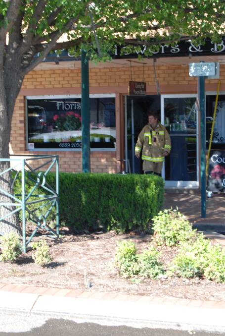 A bag of burning towels inside a local hair salon saw Narromine's Dandaloo Street brought into lock down this afternoon.
  