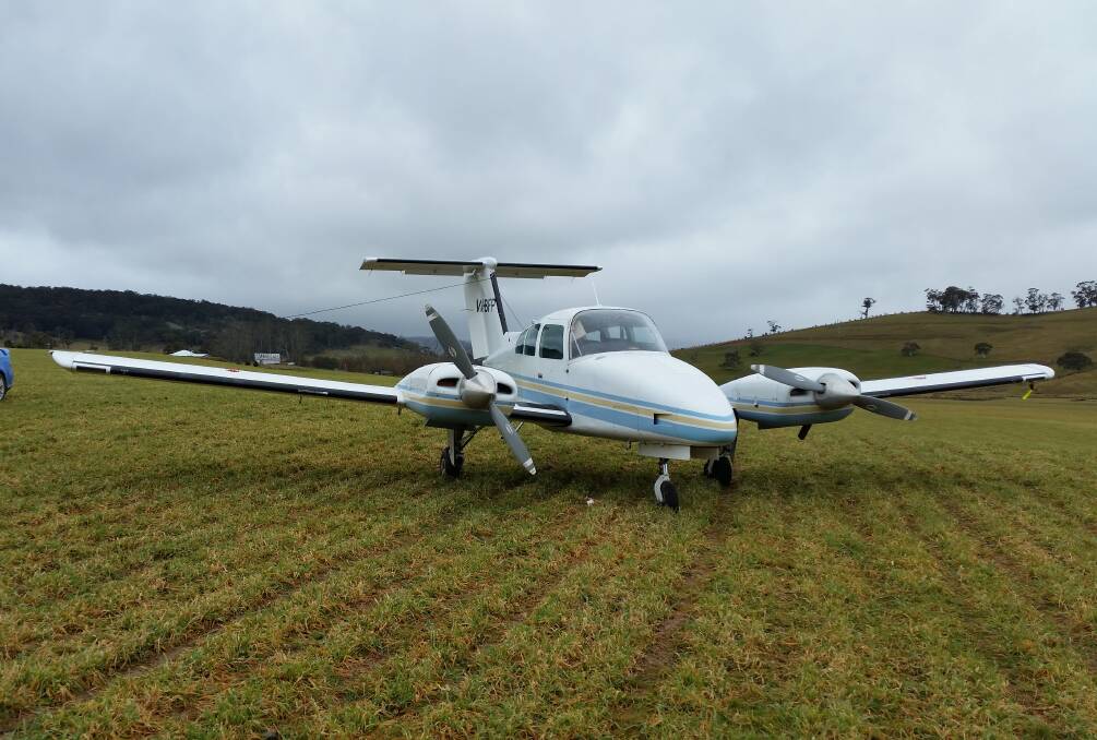 EMERGENCY LANDING: The small aircraft that is the subject of an investigation after it made an emergency landing near Oberon on Monday. Photo: TOP NOTCH VIDEO