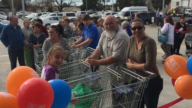 Kerri and Stella Capill and Ian Rindfleish lined up at 7.30am so they could be amongst the first to check out Dubbo's new Aldi. Photo: BELINDA SOOLE.