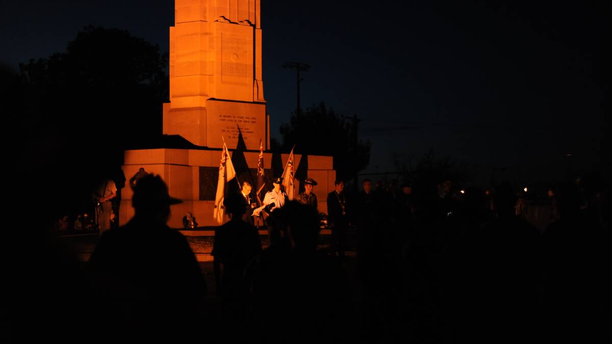 Thousands gather for the ANZAC Dawn Service at Victoria Park Dubbo Photo Belinda Soole