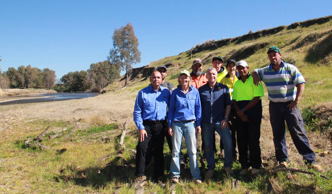 Local Land Services staff, ICaN and planting team working together on the Macquarie River.
Photo: contributed
