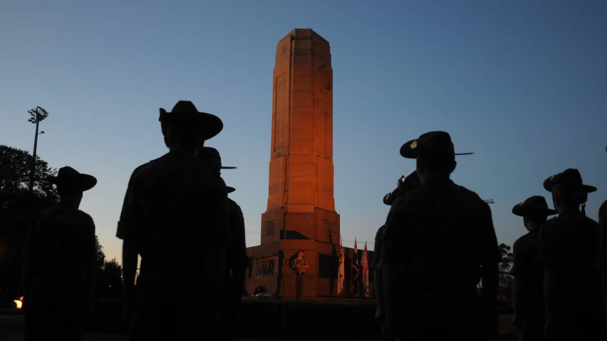 The Anzac spirit will shine brightly in Dubbo this morning as thousands of people gather to remember the sacrifice of servicemen and women in war.
