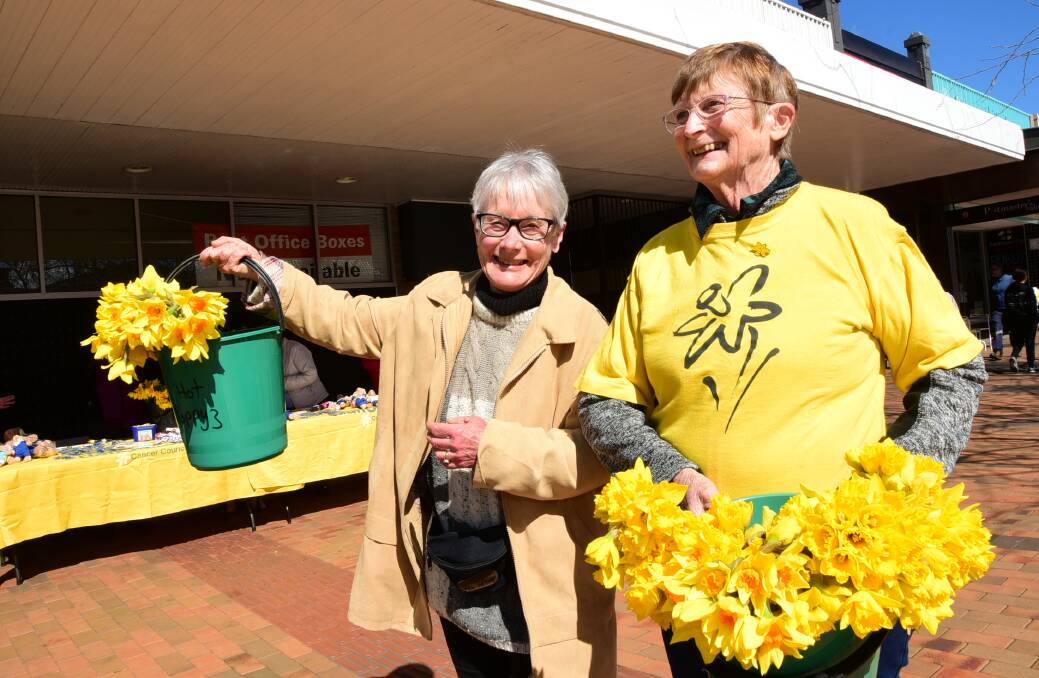 SPREADING HOPE: Dubbo Cancer Support Group members Elise Howe and Gwen Glover selling daffodils  last year. Photo: BELINDA SOOLE