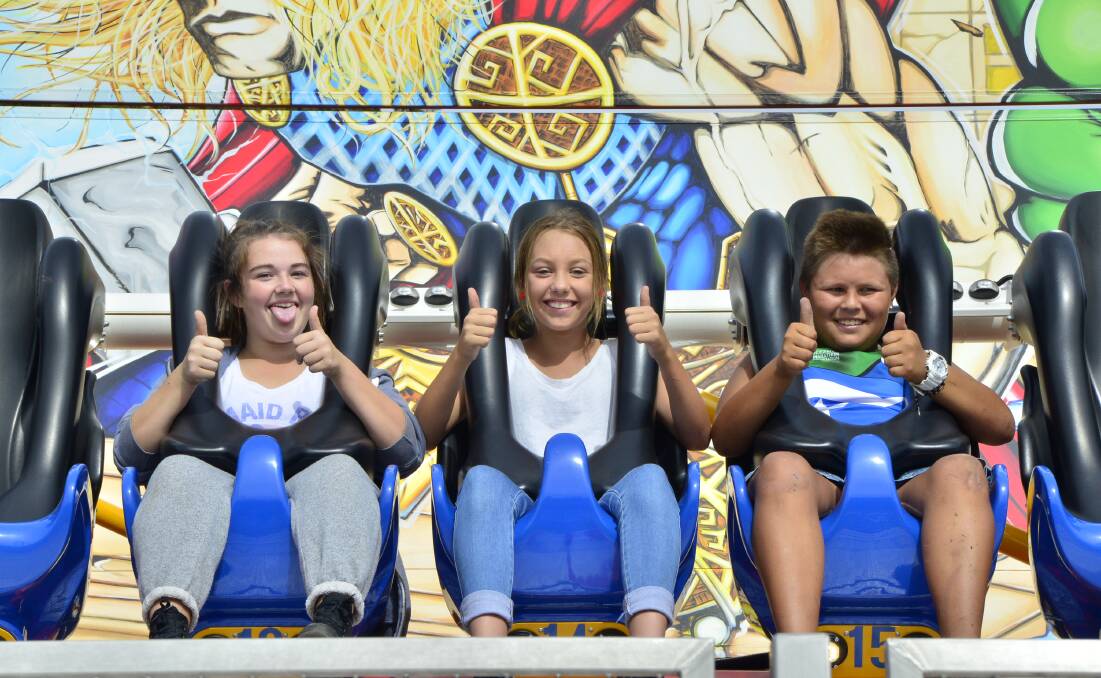 FUN IN THE SUN: The rides were one of the major attractions at the 2016 Dubbo Show, which brought thousands of people to the showground. Photo: BELINDA SOOLE