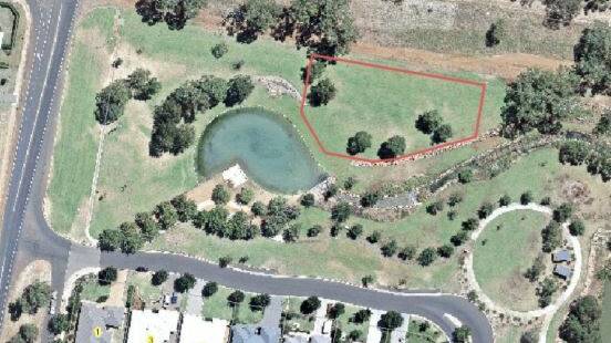 The red outline shows where the dual occupancy lots will be constructed. Photo: DUBBO REGIONAL COUNCIL