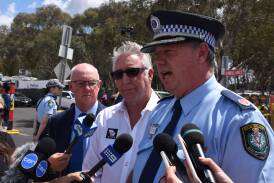 OPERATION: Assistant Commissioner Geoff McKechnie (on right) with Bathurst mayor Graeme Hanger and Supercars CEO Shane Howard. Photo: NADINE MORTON 100517nmpolice2