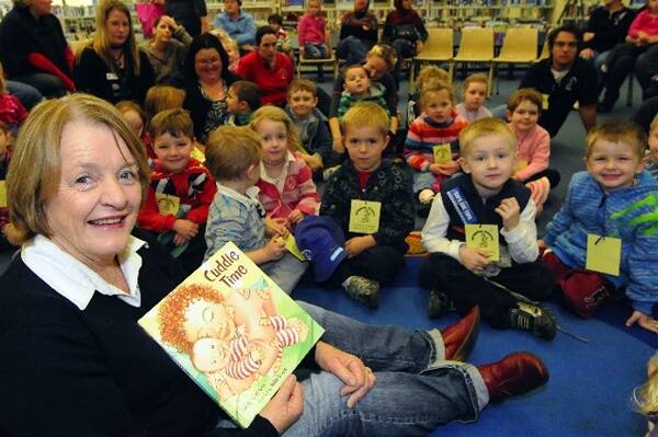 Author Libby Gleeson reads to children at the Macquarie Regional Library yesterday. 