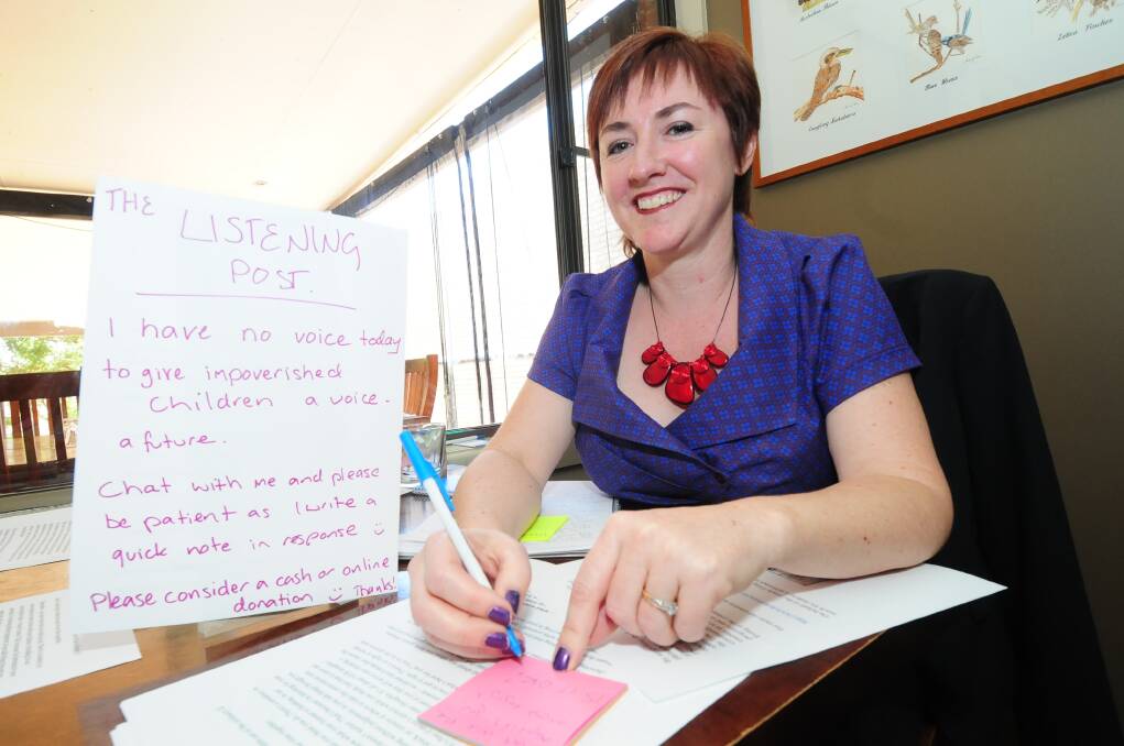 Kerrie Phipps writes on a post-it note during an appointment. Photo: LOUISE DONGES.