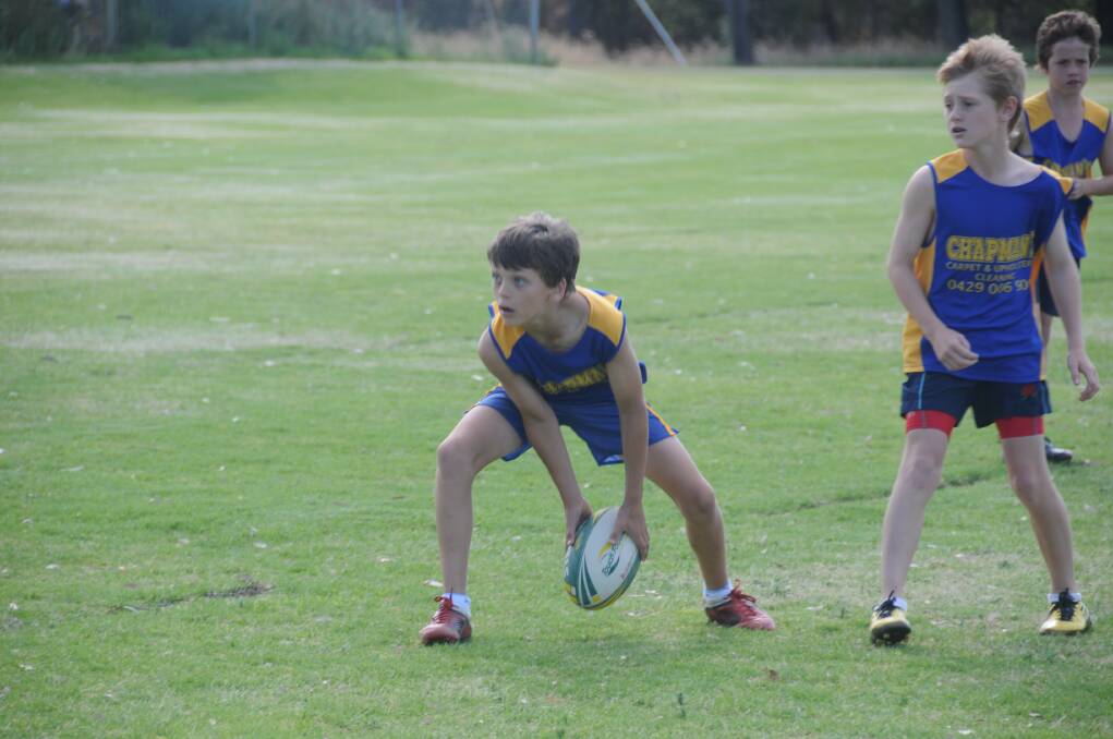 Jayden Blake (Mighty Souths) sets up a play.