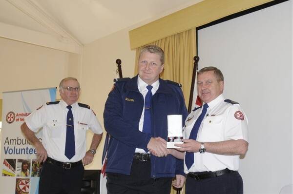 Nigel Thomas from Parkes receives his Long Service and Good Conduct awards from Assistant Commissioner Mark Beesley. 								   Photo: CHRIS SEABROOK Western Advocate