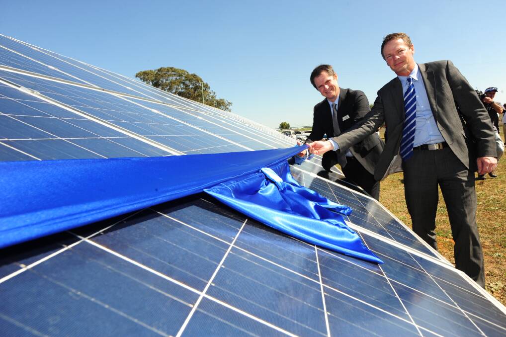 Dubbo City Council mayor Mathew Dickerson cuts the ribbon on a five kilowatt panel collection with the help of Soleir executive director Rohan Gillespie.  
Photo: BELINDA SOOLE