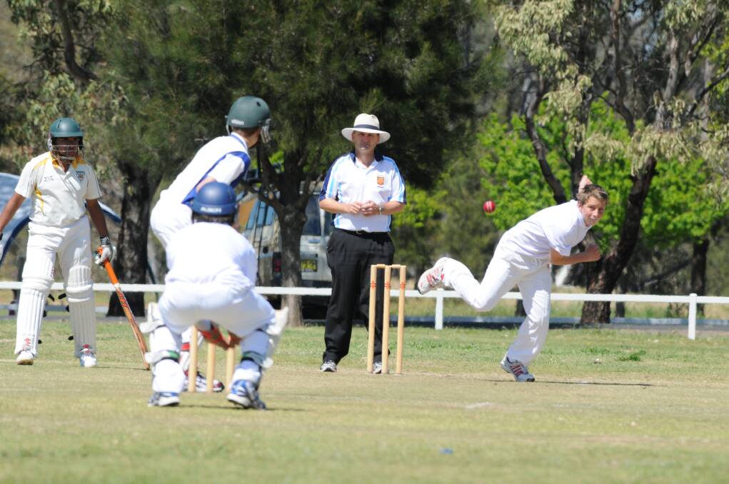 Charlie Mortimore doing his best with ball in hand. 				  Photos: BELINDA?SOOLE