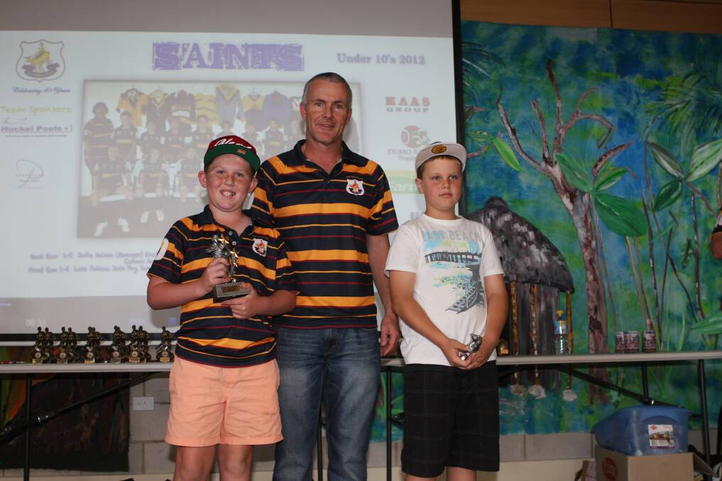 Andy Haycock, coach of the under-11s Gold team with Jed McIntosh and Kai Maslen.  
Photos: LYNDA HAKSTEEG (PressPlay)
