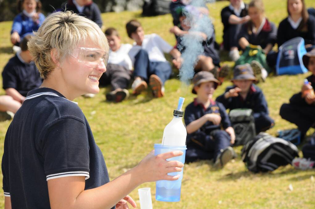 Holly Kershaw wowed students with a liquid nitrogen experiment yesterday at Taronga Westerns Plains Zoo. Photo: LISA MINNER