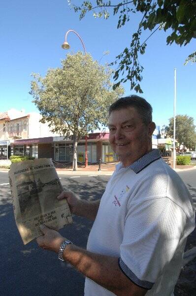 Tom Gray with the old Dubbo Liberal report of the 1955 floods. Photo: BELINDA SOOLE