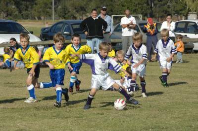 Thomas Isbester holds the opposition at bay for SASS Stars under-7s last Saturday.