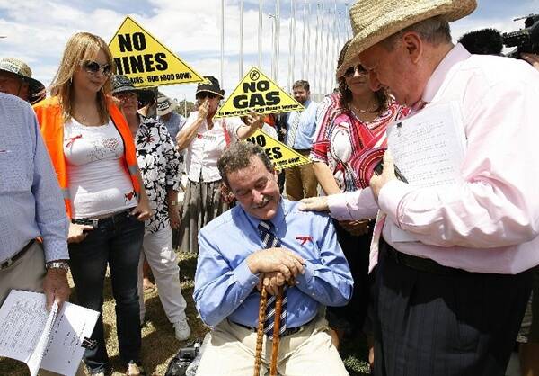 Alan Jones meets with Peter Spencer at a farmers protest outside Parliament House Canberra yesterday.
