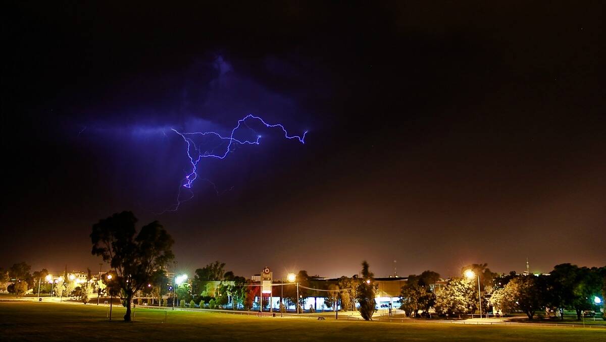 A traveller from Scotland has captured a dramatic photograph of Sunday evening's (February 10) lightning storm in Dubbo. Duncan McLaren said his photograph was one of those "did I actually get that?" moments.  "I'm from Scotland doing some farm-work here, but just an amateur with a penchant for the dramatic, not a serious photographer (maybe one day...)," Mr McLaren said. 