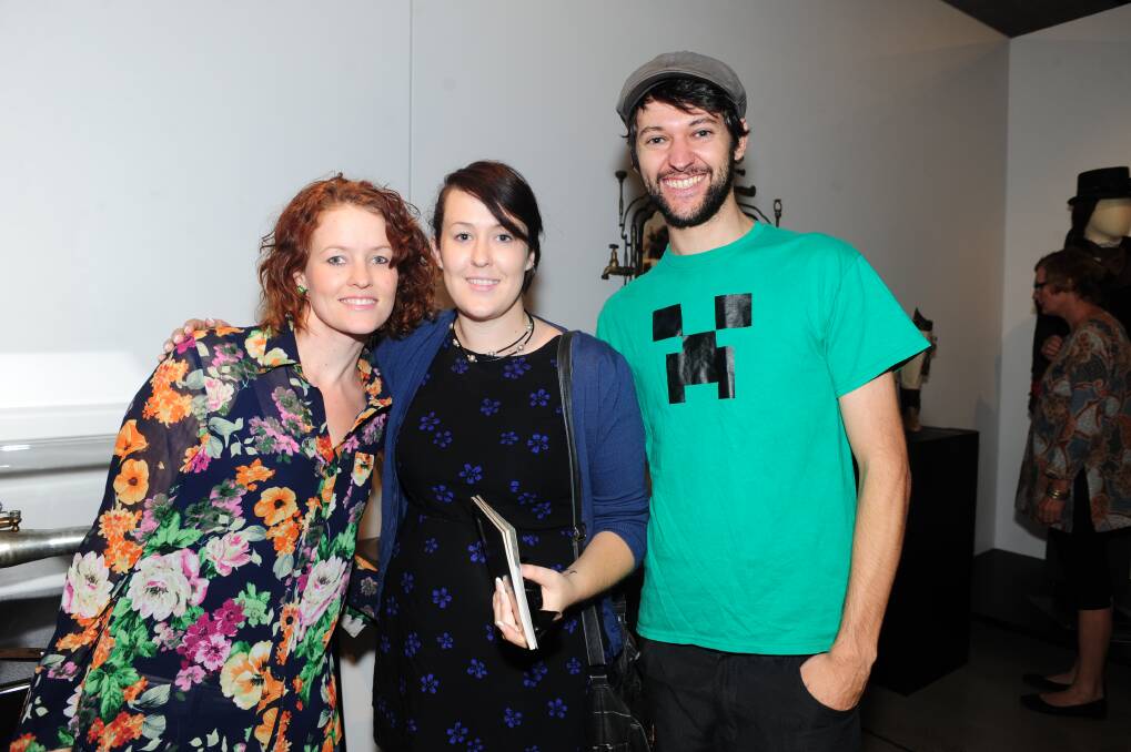 CALEB HEINSELMAN ARTIST TALK: Amy McIntyre with Emma and Luke Lyons. Photo: CHERYL BURKE. 