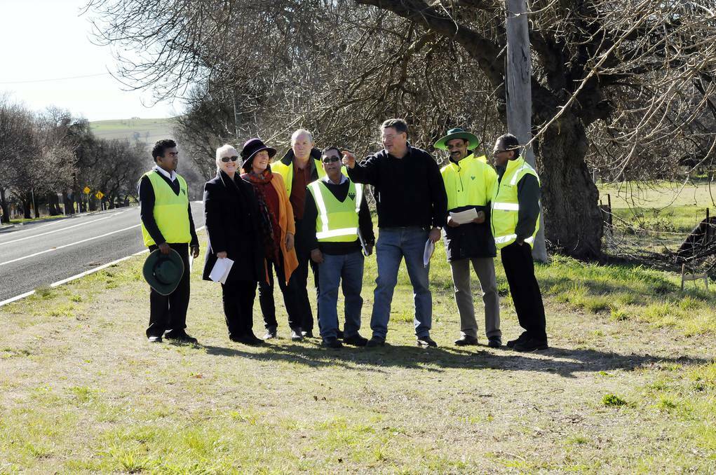 OBERON:  Iain McPherson shows staff from the RMS and Oberon Council where the signs to mark the O’Connell Anzac Memorial Avenue will go. Photo: PHILL MURRAY