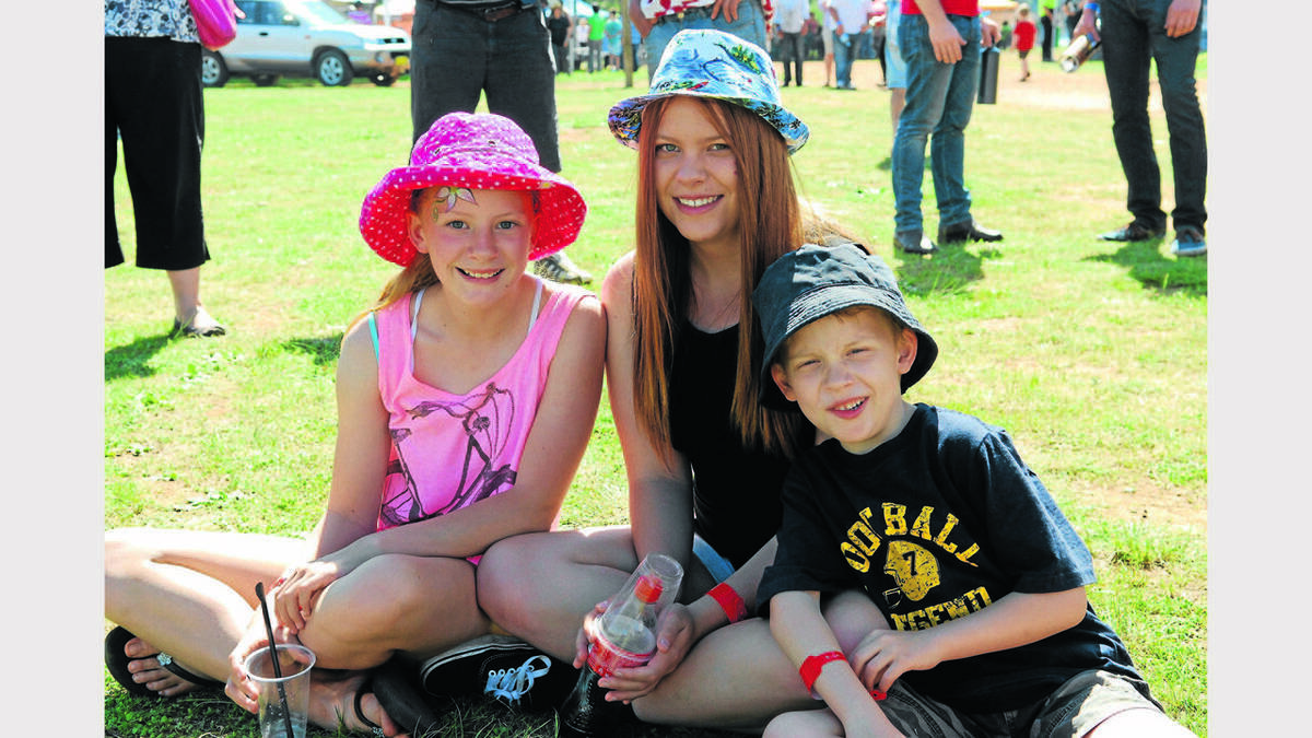  PARKES: The 26th Annual Trundle Bush Tucker Day was held last Saturday in perfect conditions and it reflected in the number who turned out, including Tiffany, Monique and Bailey Clancey.