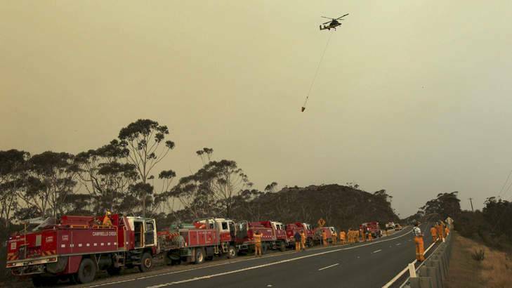 An RFS strick team converge on Bells Line of Road. Photo: Dean Sewell. 