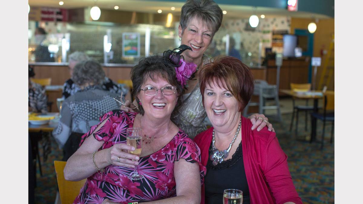  Allison Howlett, Geraldine Butler and Margaret Marshall in Parkes. Photo: Hank Paul 