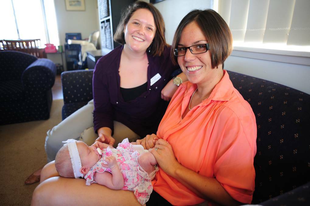 DUBBO: Dubbo mother Naomi Hartley (right) and baby daughter Taylor Gwyn receive a visit at home from familiar face Nicolle Grant from the Western Midwifery Group. Photo: BELINDA SOOLE
