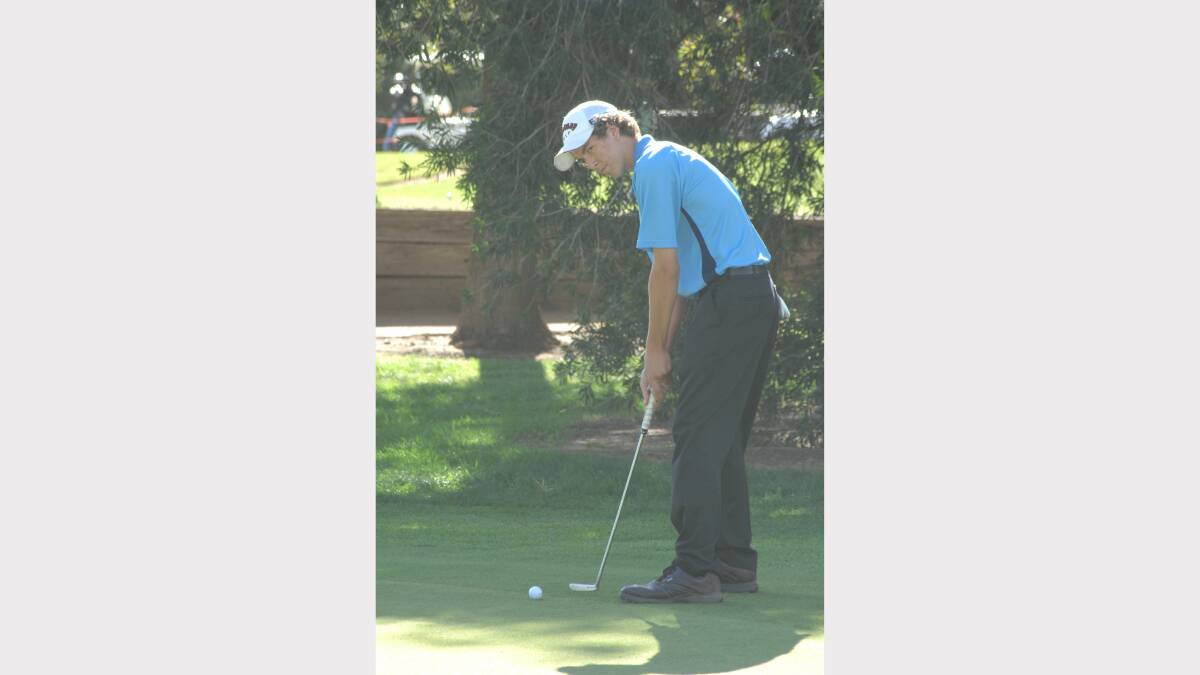 Lindsay Wilson puts the finishing touches to his win in the Macquarie Cup played in Dubbo in 2007. Tomorrow he is playing in his first Australian professional tournament.