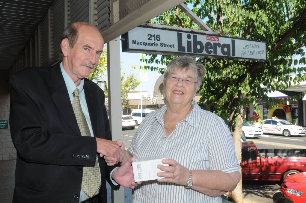 Group Manager Western Region (Daily Liberal) Brian O'Flaherty and iPhone winner Anita Knight. Photo: AMY MCINTYRE