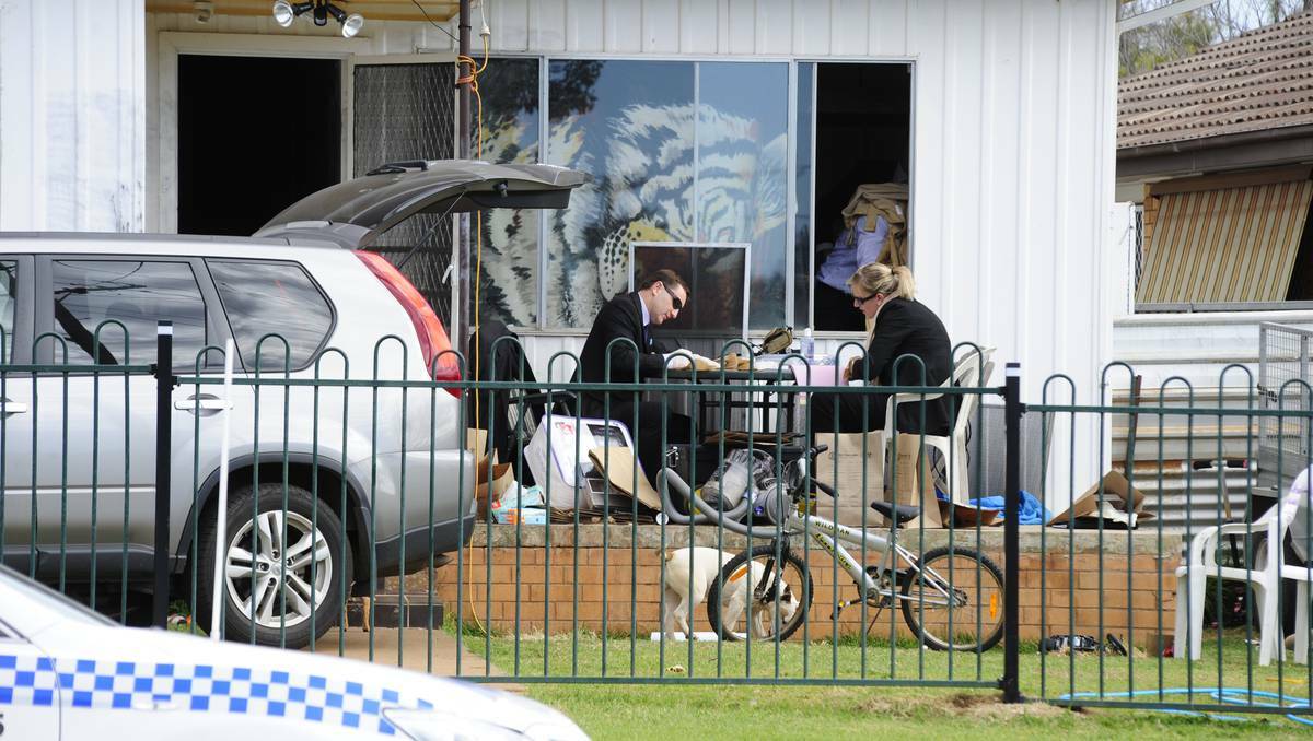 DUBBO: Police gather evidence at an Alfred Street residence as part of their investigation into the disappearance of 33-year-old Alois Rez. Photo: BELINDA SOOLE.