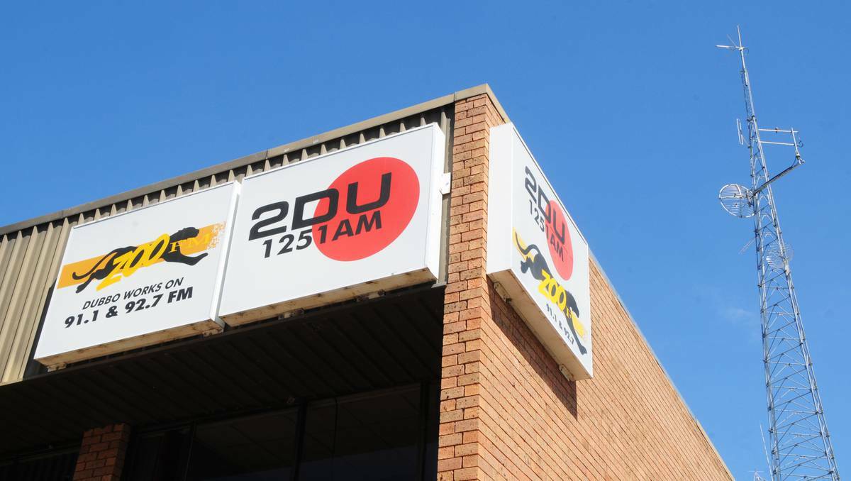 Dubbo radio stations 2DU and ZOO FM have been ordered to conduct software audits to ensure they are not breaking the law.