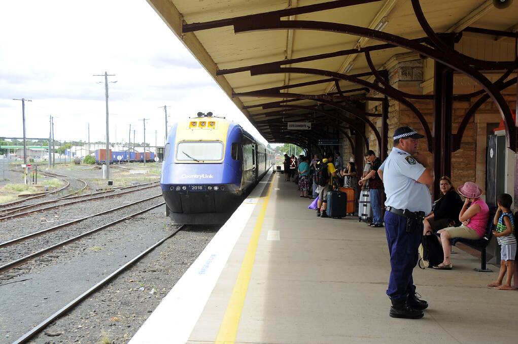 Police dog and officers search passengers and luggage at Dubbo Railway Station. Photo: Belinda Soole (Flick across to see more images).