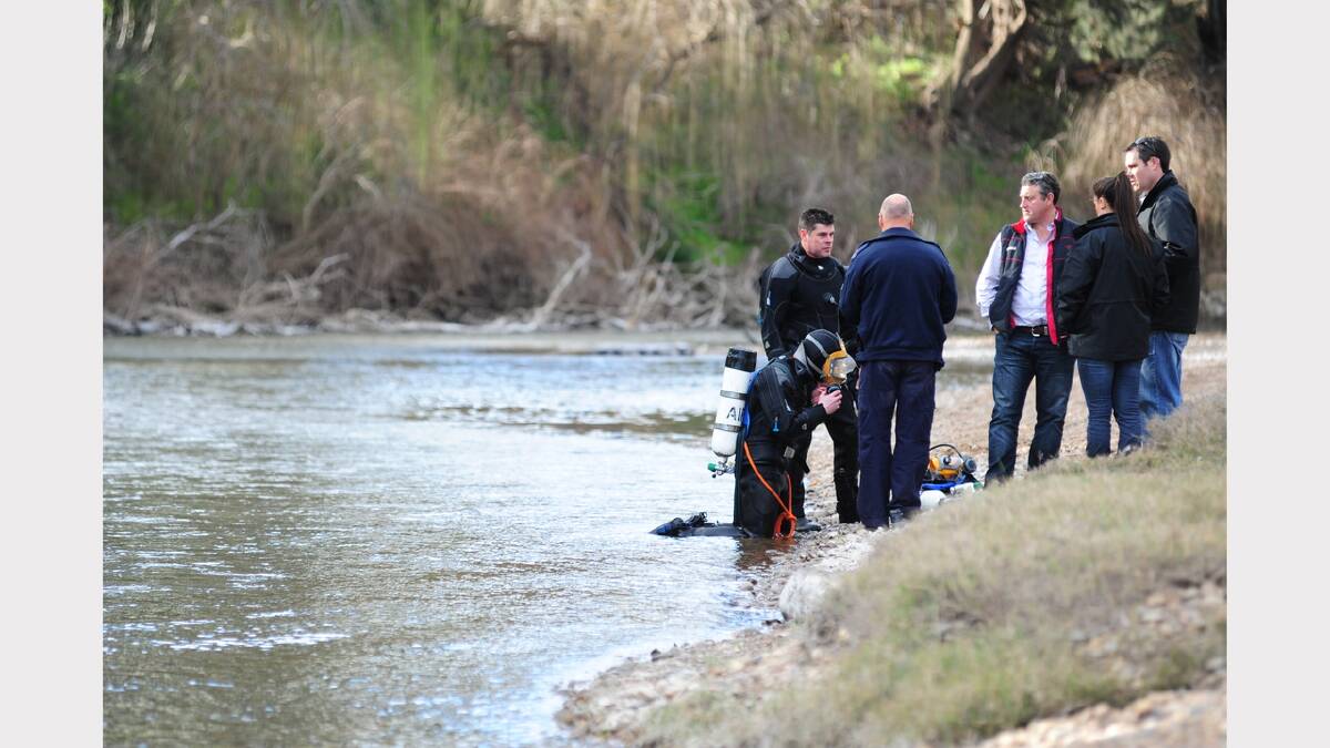 Police divers hunt for clues connected to the disappearance of Dubbo man Alois Rez Photo Belinda Soole