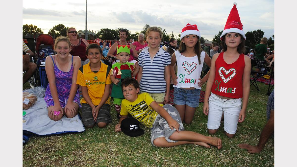 Hosted by the Rotary Club of Dubbo West, residents of Dubbo celebrated Carols by Candlelight at No1 Oval Victoria Park   