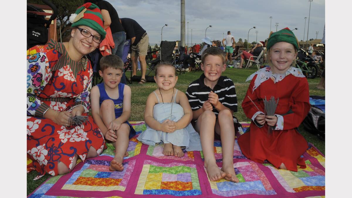 Hosted by the Rotary Club of Dubbo West, residents of Dubbo celebrated Carols by Candlelight at No1 Oval Victoria Park   