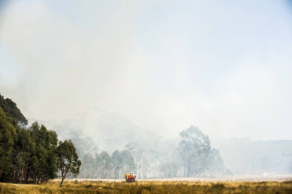 Crews work to contain fires near Bungendore. Picture taken from the Kings Highway on January 9, 2013. Photo: Rohan Thomson