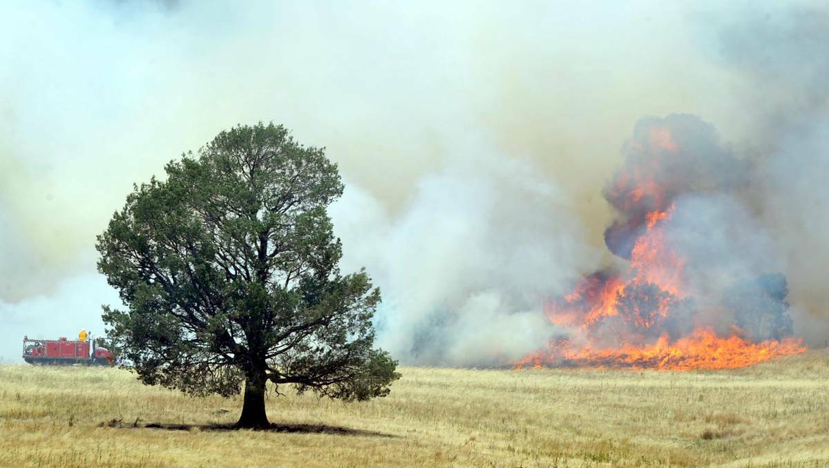 Oura fire. Pictures: Les Smith, Daily Advertiser