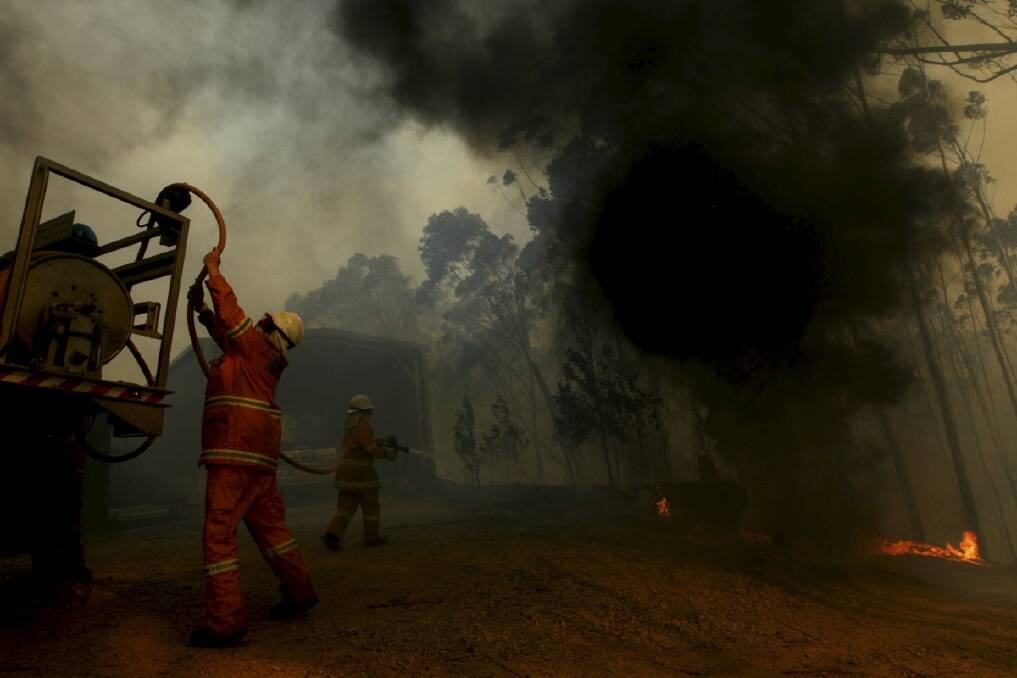 Firefighters protect properties in Clarence, near Lithgow. Photo: Dean Sewell   