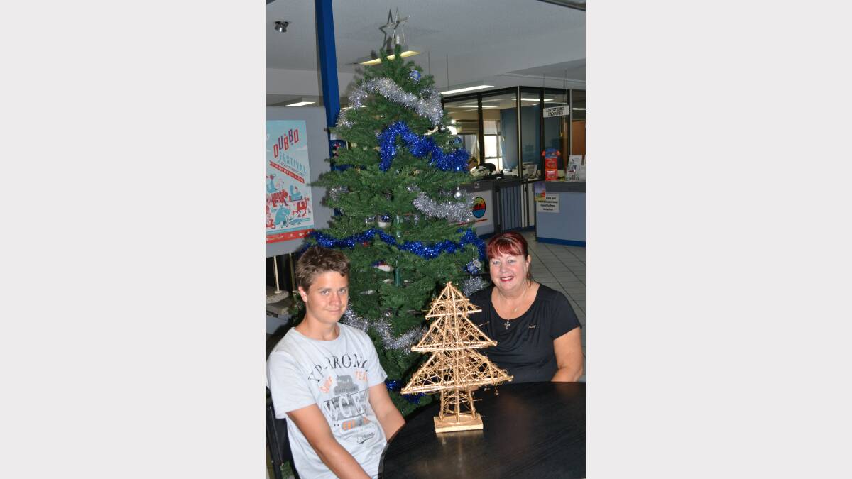Nikki Sinclair and her son Hamish encourage Dubbo residents to enjoy the festive season and hop on the Christmas lights tour. 	Photo: ABANOB SAAD