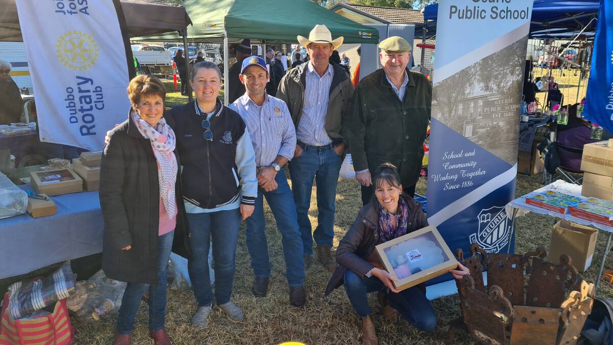 HELPING HAND: Members of the Dubbo Rotary Club were on hand to help at the Geurie markets fundraising for the local public school. Photo: CONTRIBUTED