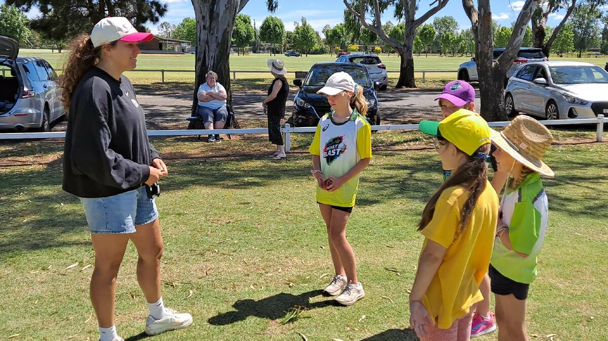 Current Sydney Sixers and NSW Breakers bowler Emma Hughes was in Dubbo over the weekend to attend a skills day at Lady Cutler Oval. Picture supplied