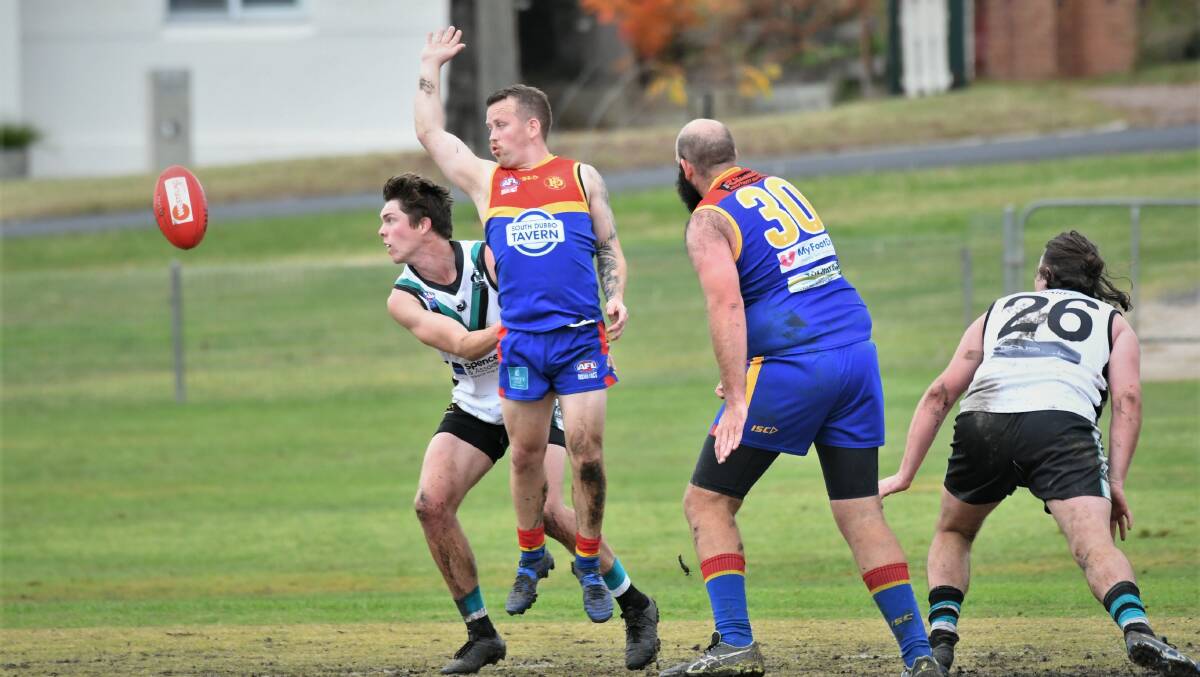 Joe Hedger (centre) is once again coaching the Dubbo Demons' Tier 2 side in 2022. Picture: Chris Seabrook 