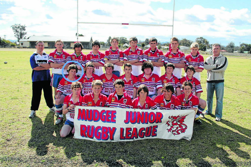 Josh Jackson, middle row far left, playing for the Mudgee Dragons under 15s before their 2006 grand final. File picture
