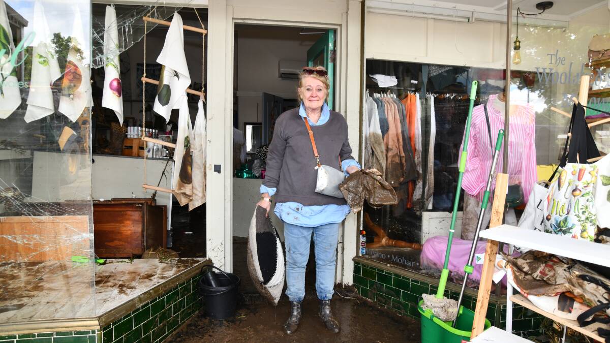 'Worst nightmare': Molong flood leaves business owner 'terrified'